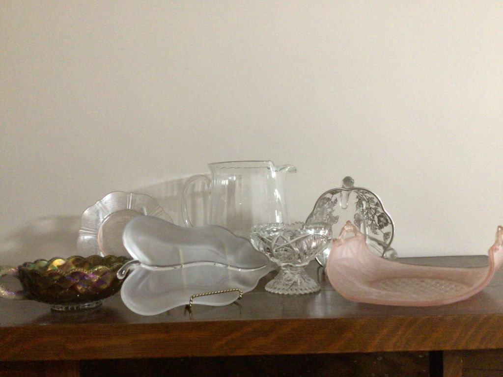Assorted glassware and decorative dishes - image 5 of 7