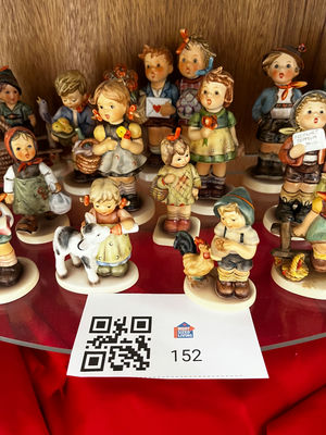 Assorted Hummel ceramic figurines of children and animals - Image 1 of 5