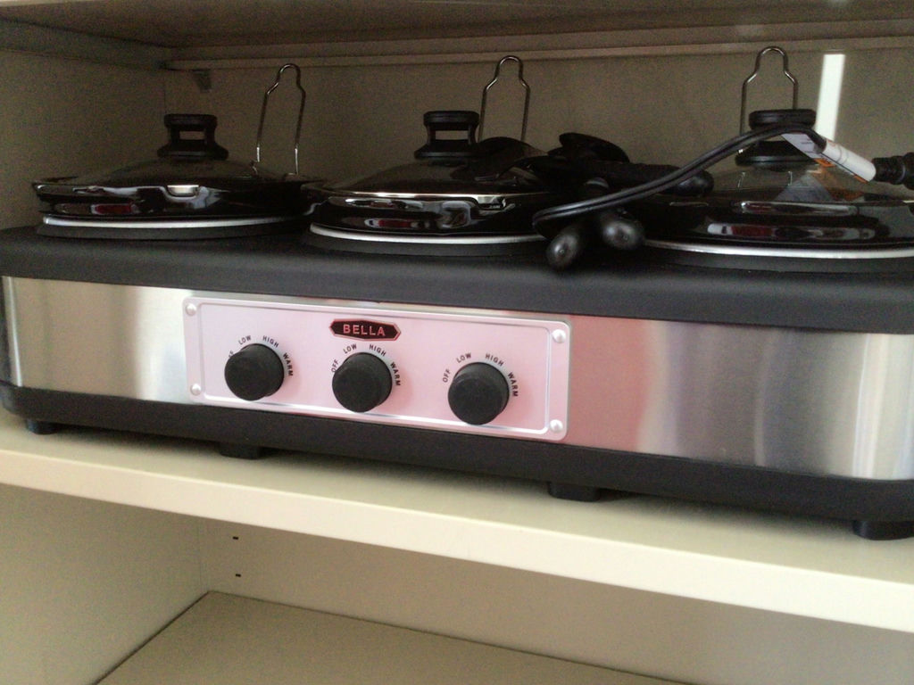 Bella three-burner portable electric stove with cookware - image 3 of 3
