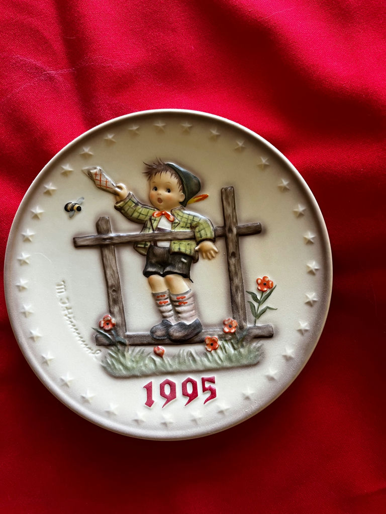 M.J. Hummel Annual Plate Series (1992–1995) – Four Goebel Porcelain Plates - image 8 of 9