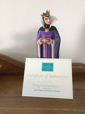 Snow White Queen statue with Certificate of Authenticity - Image 1 of 4