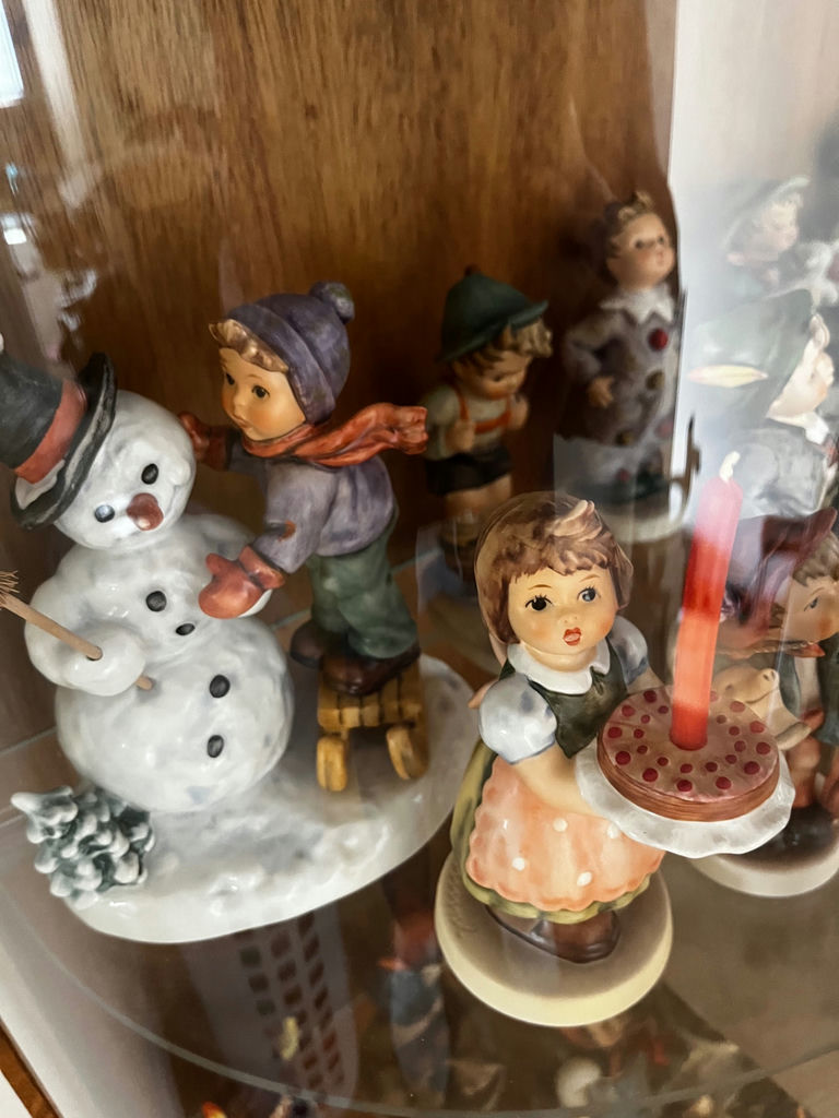 Decorative Hummel ceramic figurine collection - image 5 of 5