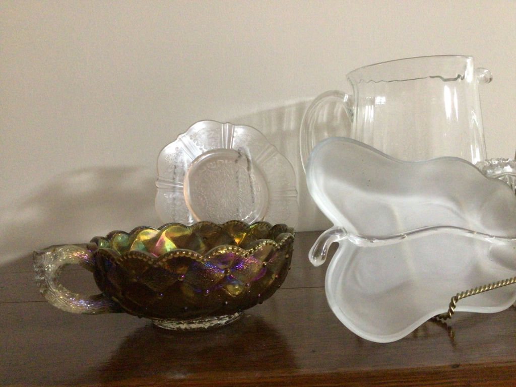 Assorted glassware and decorative dishes - image 6 of 7