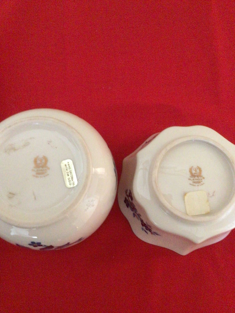Blue-and-white porcelain vase and scalloped bowl set - image 4 of 4
