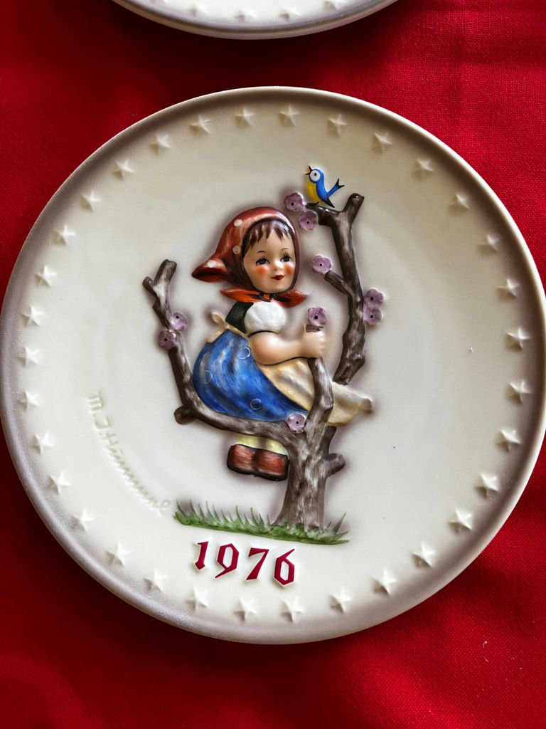 Goebel Hummel Annual Plates (1976–1979) - image 2 of 9