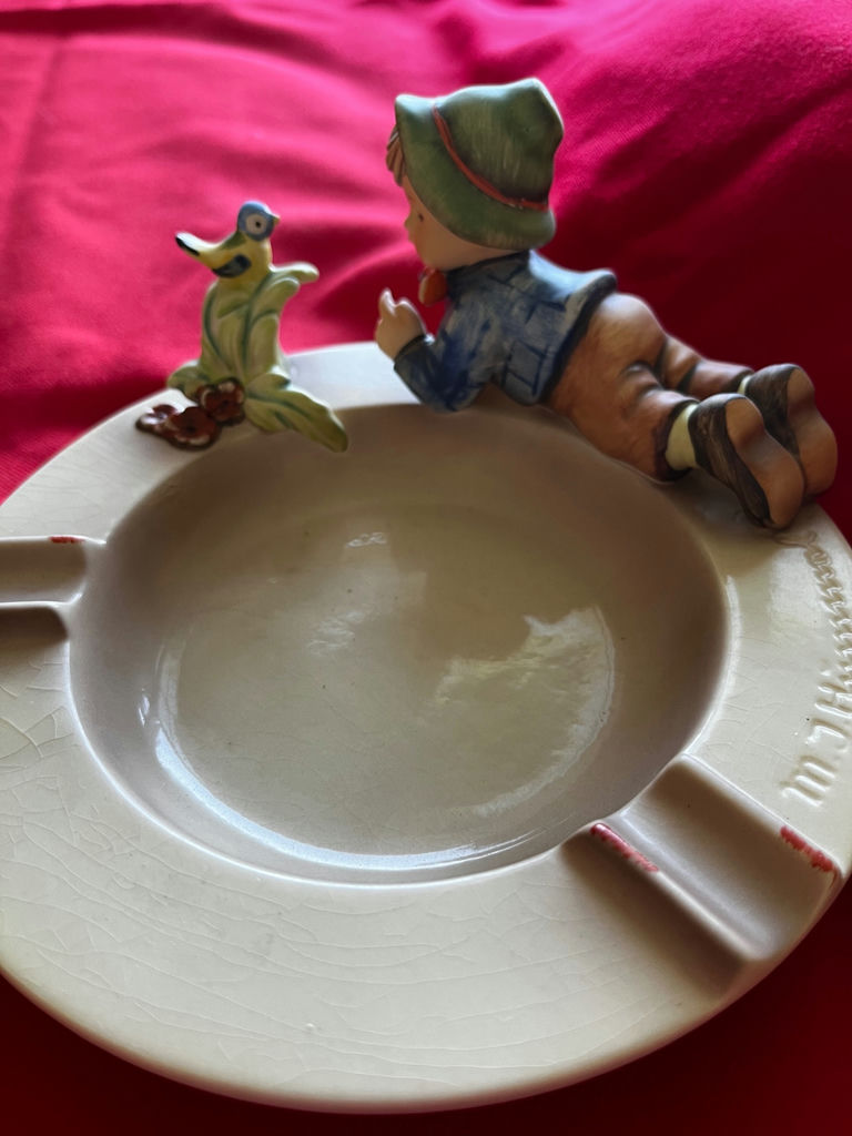 Goebel porcelain figurine collection on small bowls/ashtrays - image 8 of 10