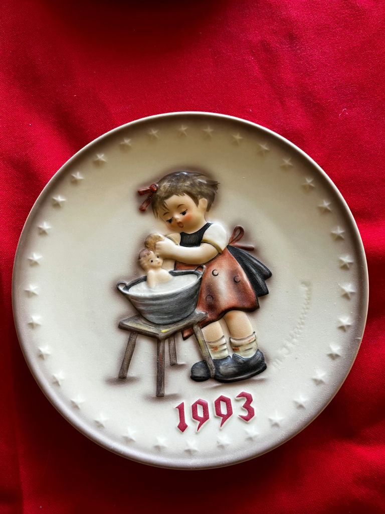 M.J. Hummel Annual Plate Series (1992–1995) – Four Goebel Porcelain Plates - image 4 of 9