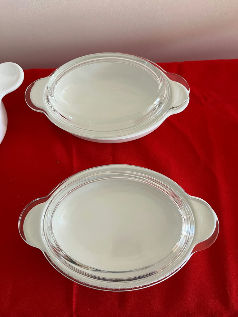 White casserole and bakeware set with clear lids - image 2 of 4