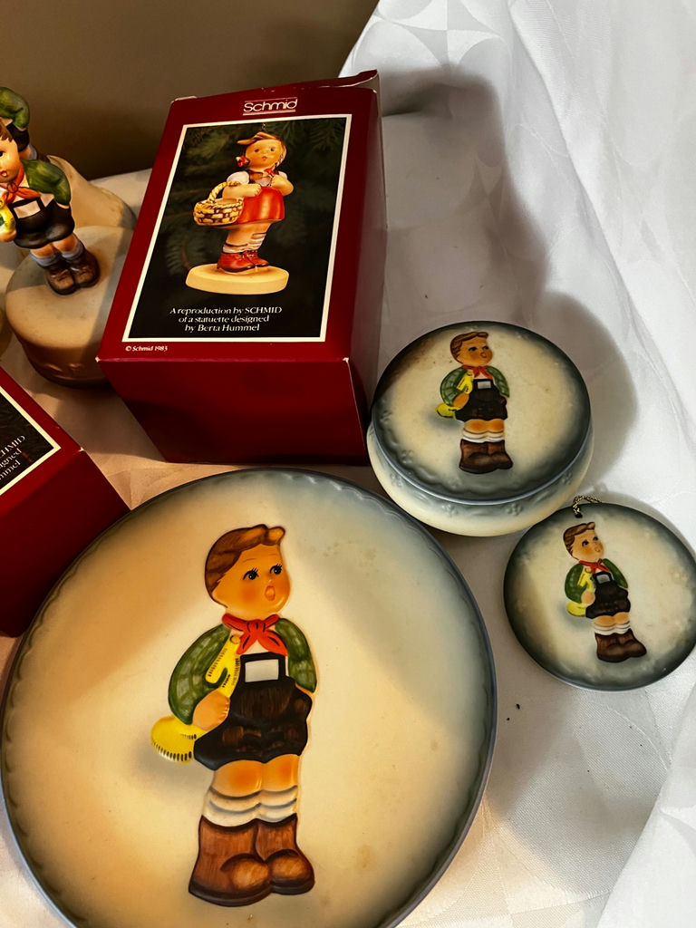 Schmid porcelain figurines and commemorative plates - image 4 of 5
