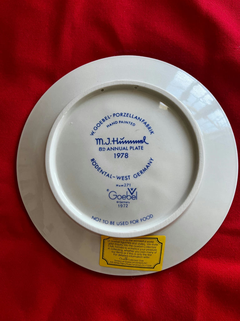 Goebel Hummel Annual Plates (1976–1979) - image 7 of 9