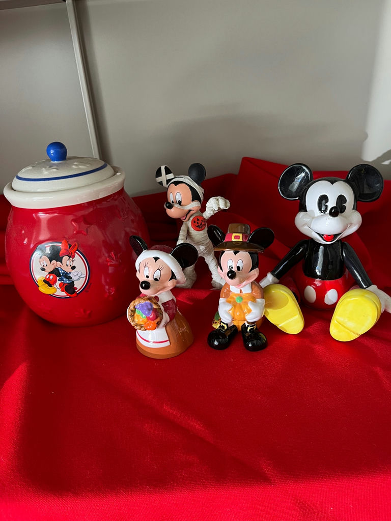 Disney Mickey and Minnie Figurines with Cookie Jar - image 1 of 1