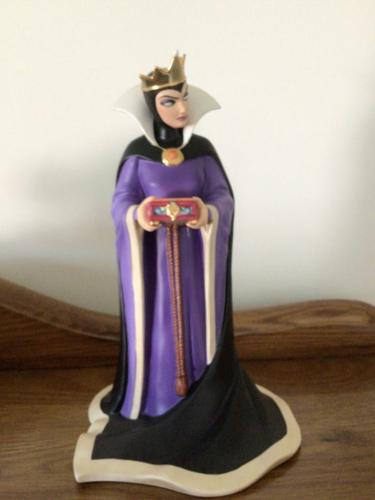Snow White Queen statue with Certificate of Authenticity - image 3 of 4