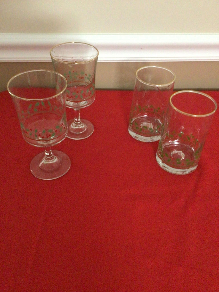 Set of four glass drinking glasses with green floral pattern - image 1 of 1
