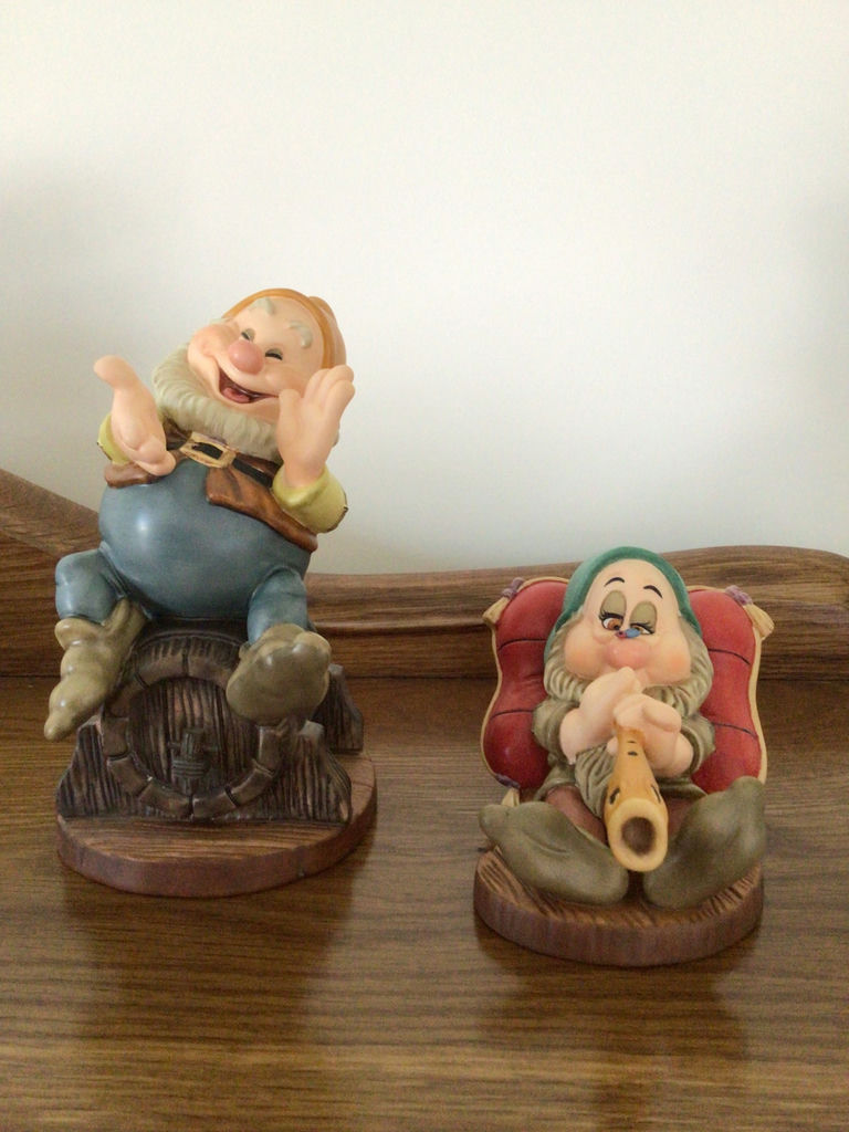 Snow White and the Seven Dwarfs collectible figurines with certificates - image 1 of 4