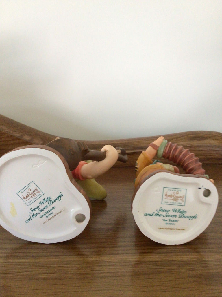 Snow White and the Seven Dwarfs figurine pair with Certificates of Authenticity - image 4 of 5