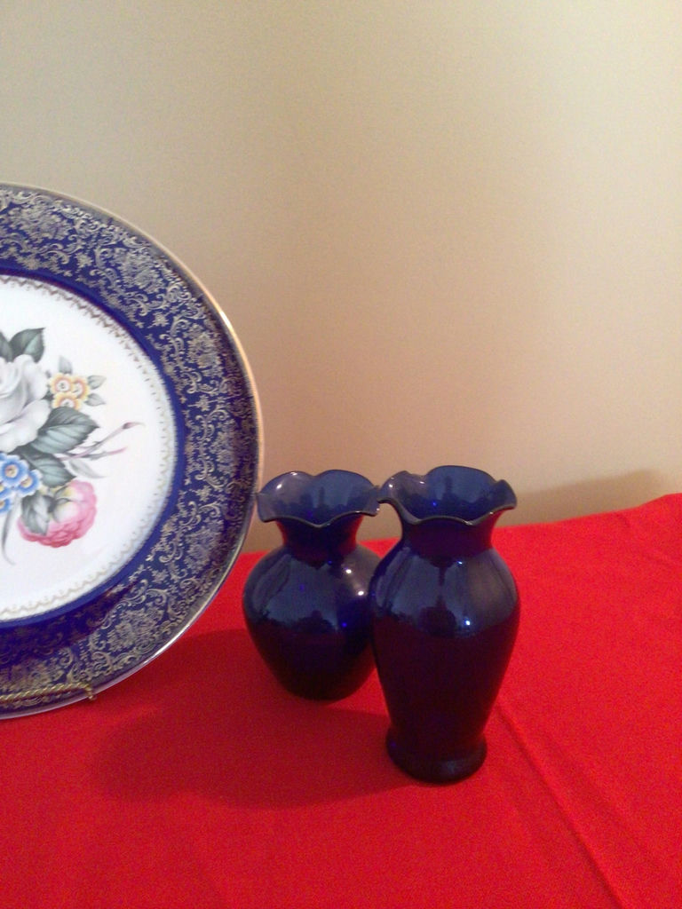 Cobalt blue glassware and blue floral porcelain plate - image 4 of 5