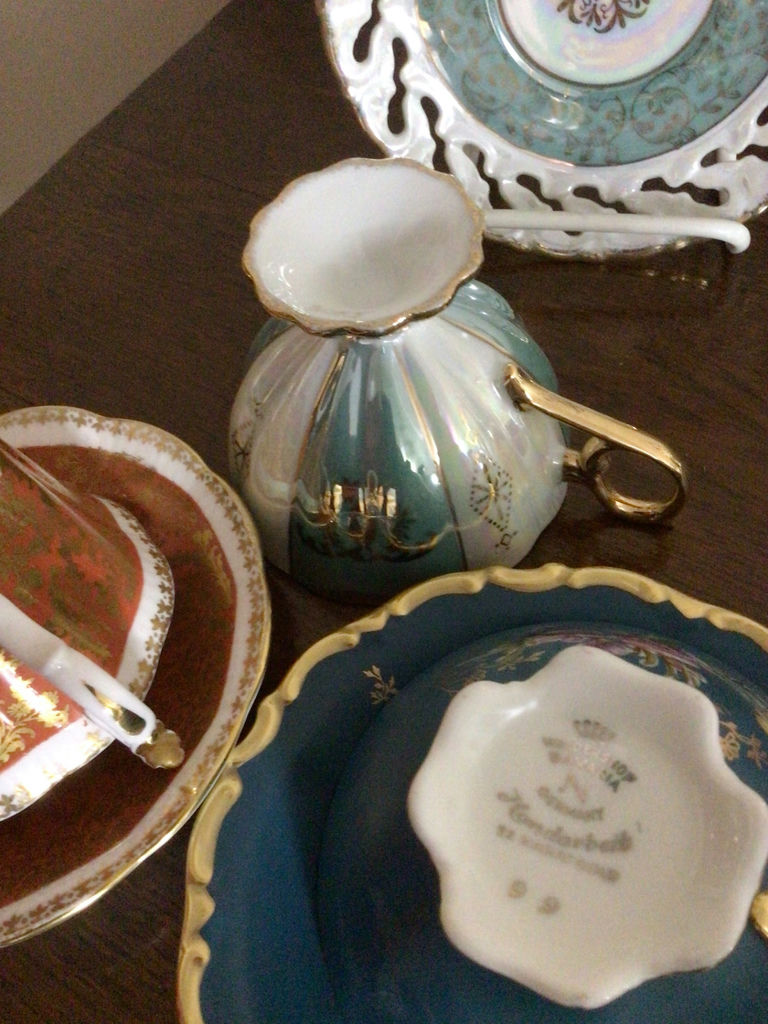Assorted porcelain tea cups, teapots, and plates - image 12 of 13