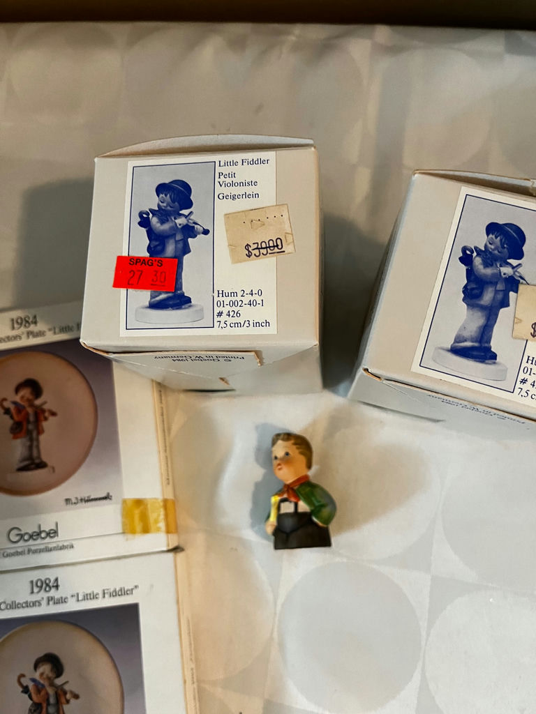 Goebel 1984 Miniature Collectors' Plates and Figurines - image 3 of 3
