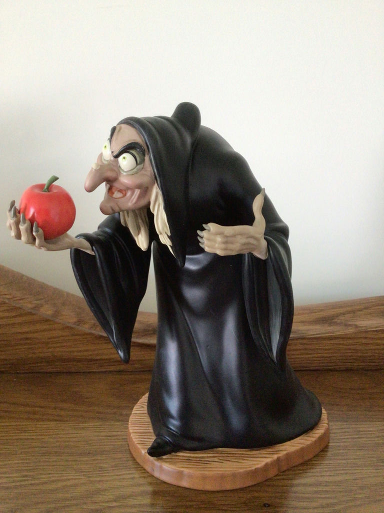 Disney Snow White Evil Queen Hag Statue with Apple and Certificate - image 2 of 4