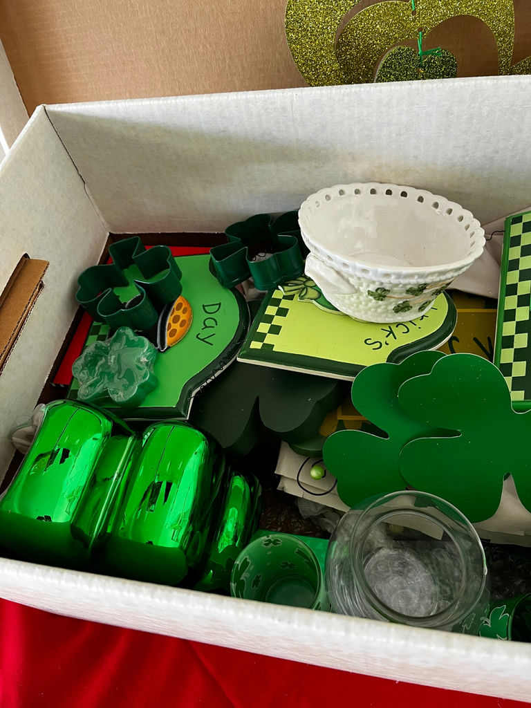 St. Patrick's Day decor assortment - image 2 of 3