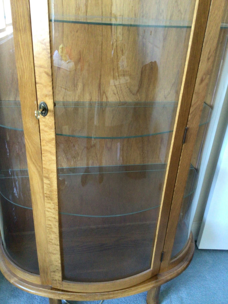Curved wooden glass-display cabinet - image 3 of 3