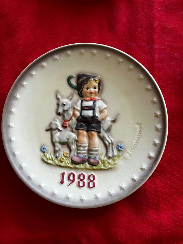 Hummel Annual Plates (1988–1991) - image 2 of 9
