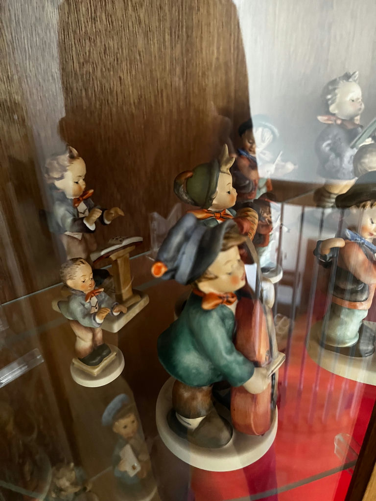 Goebel porcelain figurines: villagers and musicians - image 4 of 6