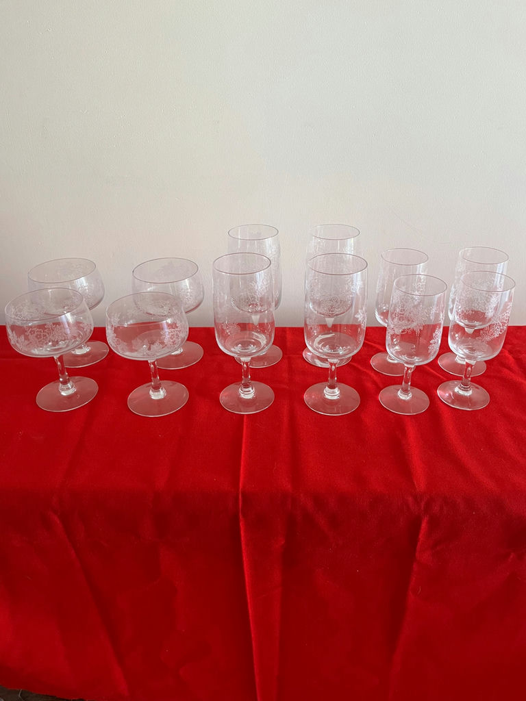 Vintage etched glass stemware: four wine glasses, four cocktail glasses, four champagne flutes - image 1 of 2