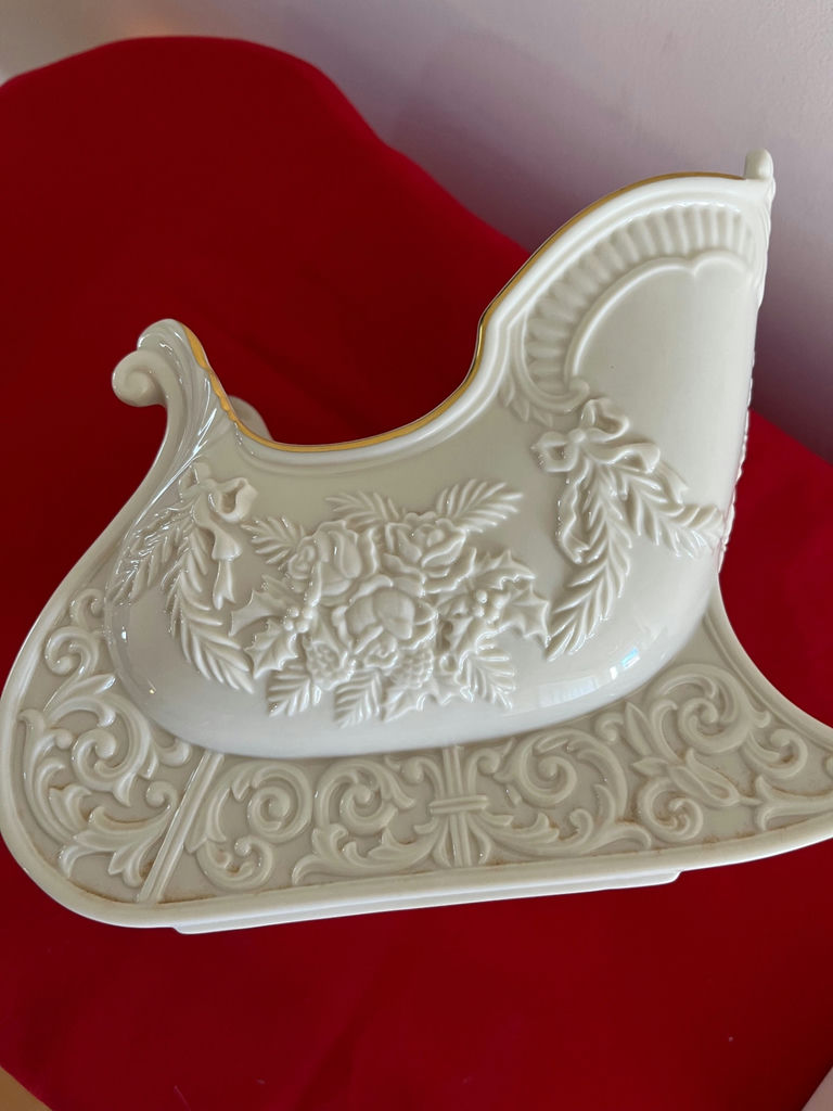 Lenox The Winter Bouquet Sleigh and Matching Ivory Vase - image 4 of 6