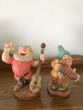Snow White and the Seven Dwarfs figurine pair with Certificates of Authenticity - thumbnail 2 of 5