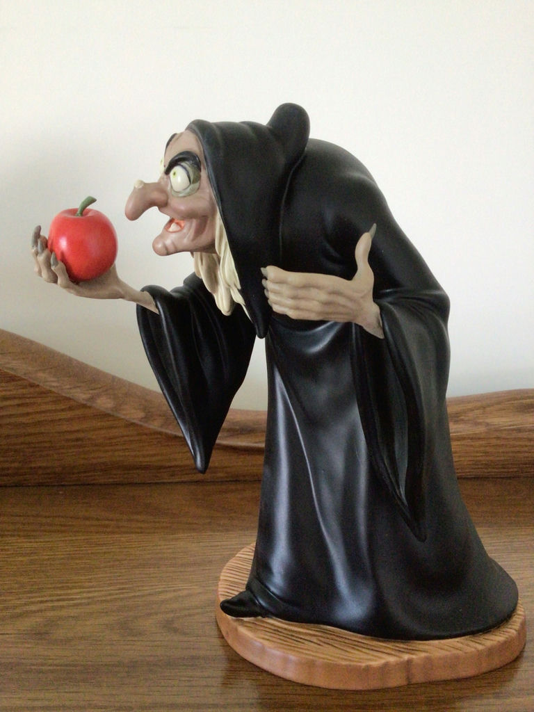 Disney Snow White Evil Queen Hag Statue with Apple and Certificate - image 4 of 4