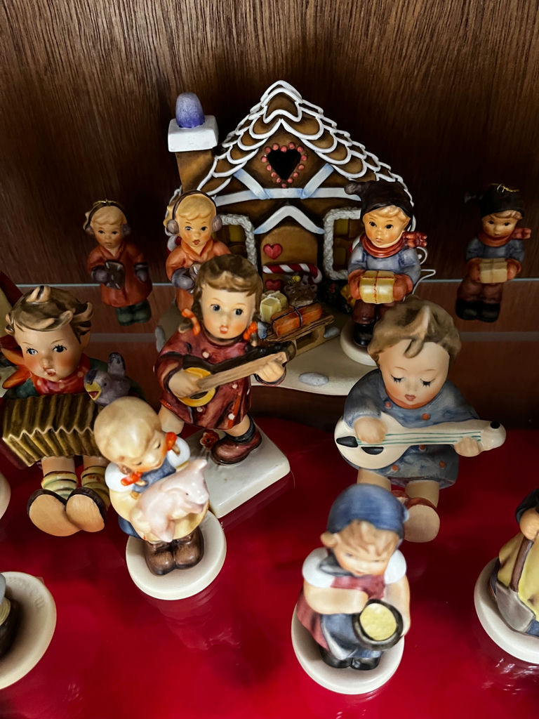 Ceramic Christmas Caroler and Musician Figurine Collection - image 2 of 5
