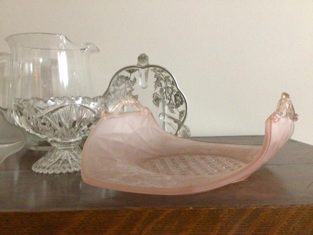 Assorted glassware and decorative dishes - image 7 of 7