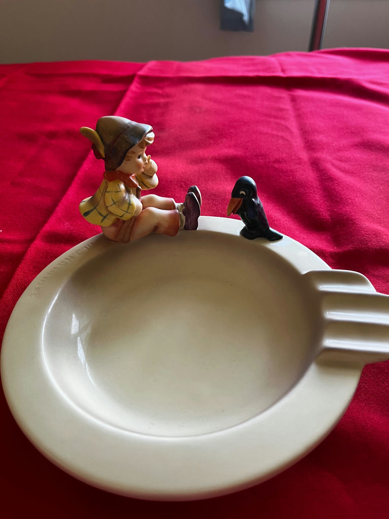 Goebel porcelain figurine collection on small bowls/ashtrays - image 7 of 10