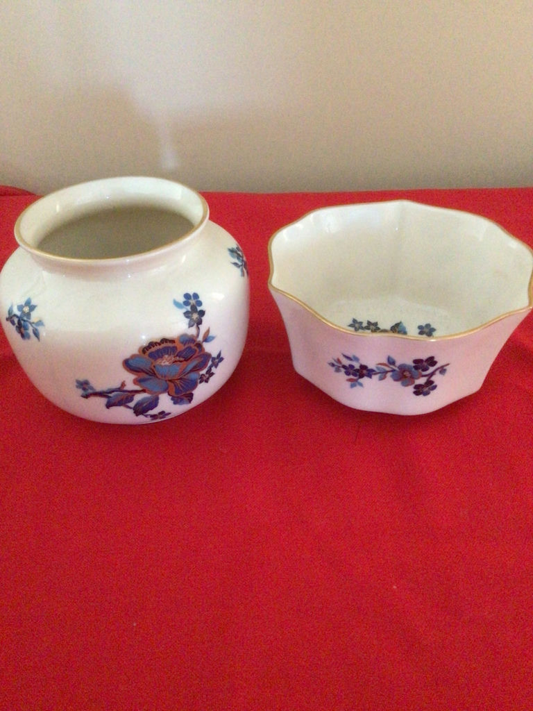 Blue-and-white porcelain vase and scalloped bowl set - image 1 of 4