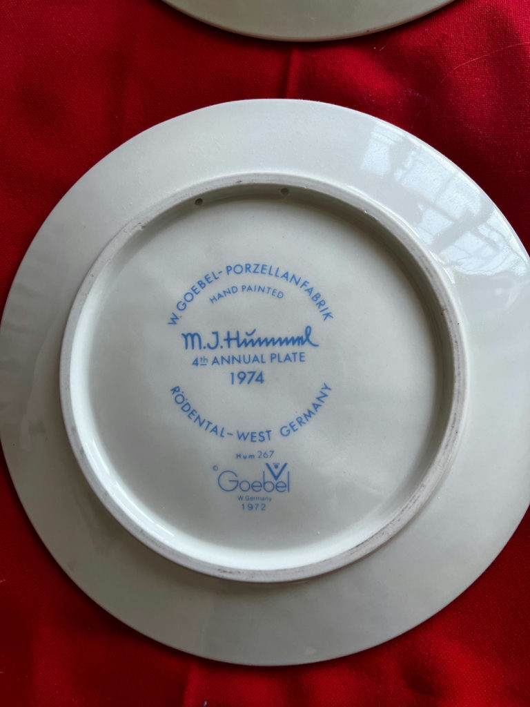 M.J. Hummel Annual Plates (1972–1975) - image 6 of 8