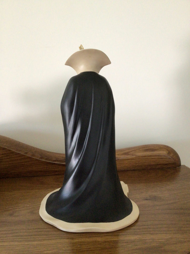 Snow White Queen statue with Certificate of Authenticity - image 2 of 4