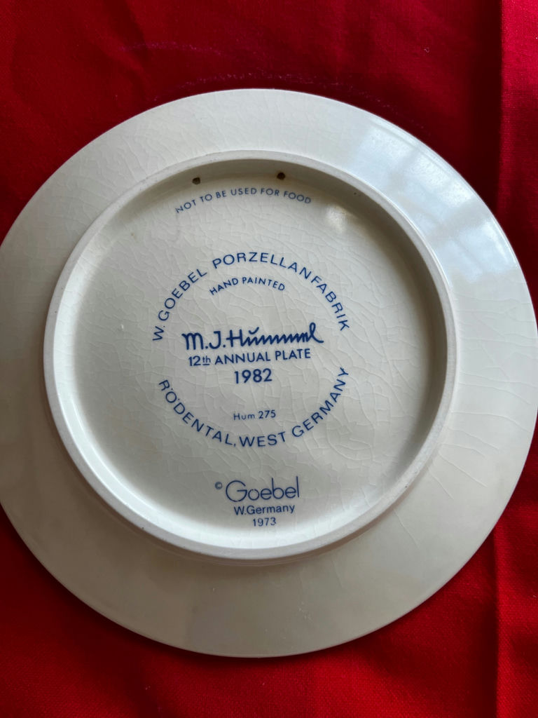 Goebel Hummel Annual Plates (1980–1983) - image 7 of 9