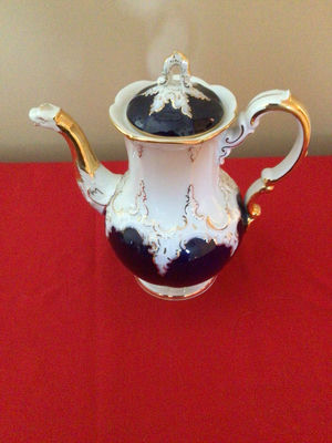 Porcelain coffee pot  with lid in blue and white with gold trim - Image 1 of 4