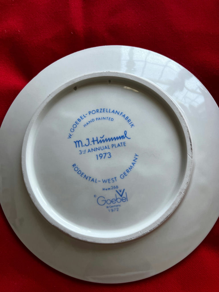 M.J. Hummel Annual Plates (1972–1975) - image 5 of 8