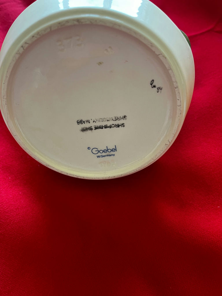 Goebel porcelain figurine collection on small bowls/ashtrays - image 5 of 10