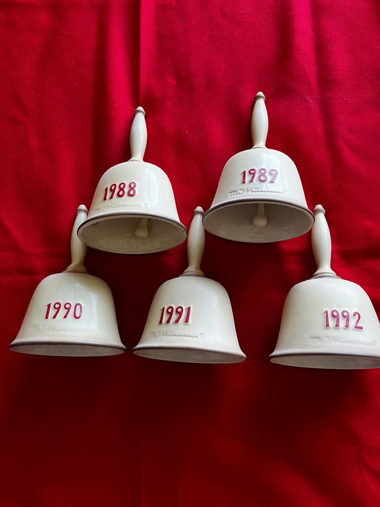 Five ceramic bells with year marks 1988–1992 - image 2 of 3