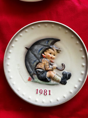 Hummel Goebel Annual Plates (1981–1987) - Image 1 of 10