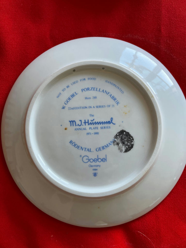 M.J. Hummel Annual Plate Series (1992–1995) – Four Goebel Porcelain Plates - image 3 of 9