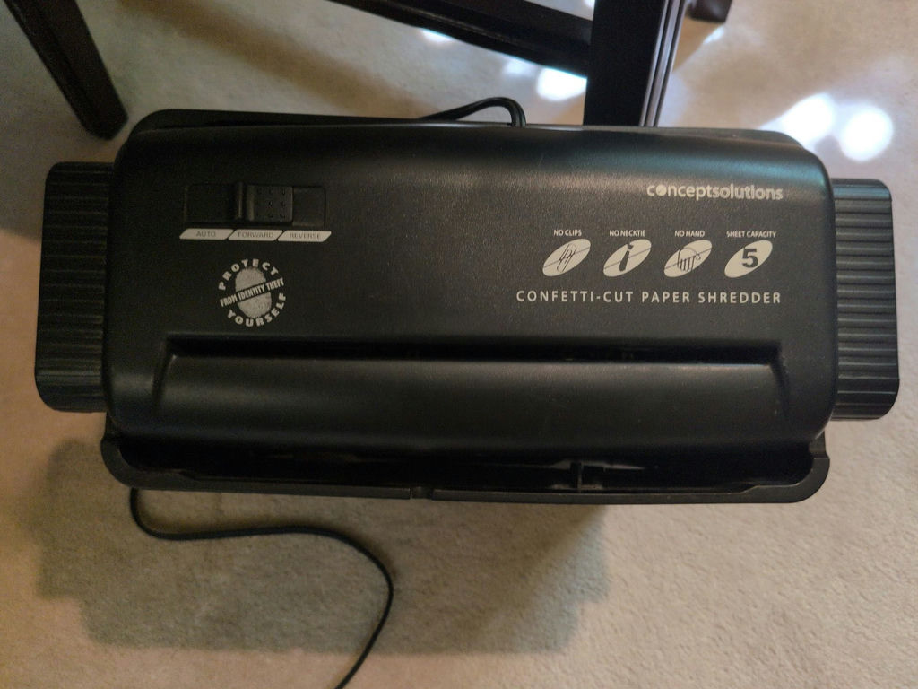 Concept Solutions Paper Shredder - image 3 of 4