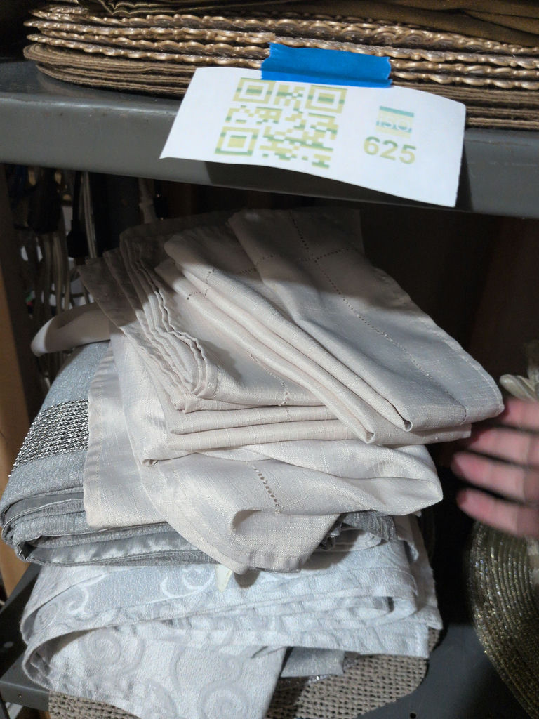 Assorted Table Linens and Placemats - image 2 of 7