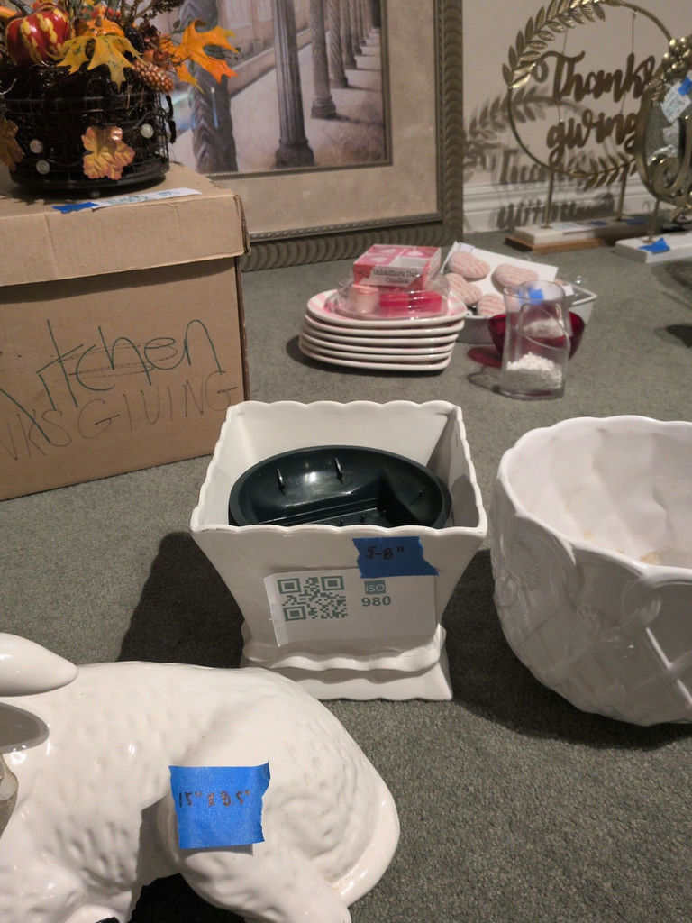 Ceramic Planters and Animal Figurine - image 3 of 7