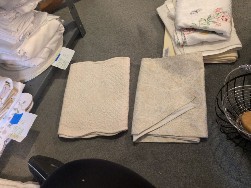 Assorted Decorative Table Linens and Cloth Napkins - image 7 of 13