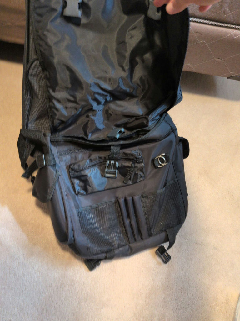 Jetliner Rolling Suitcase and Aero Sport Bag - image 3 of 7