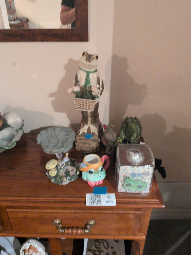 Assorted Frog-Themed Decorative Figurines and Home Decor Items - image 1 of 6